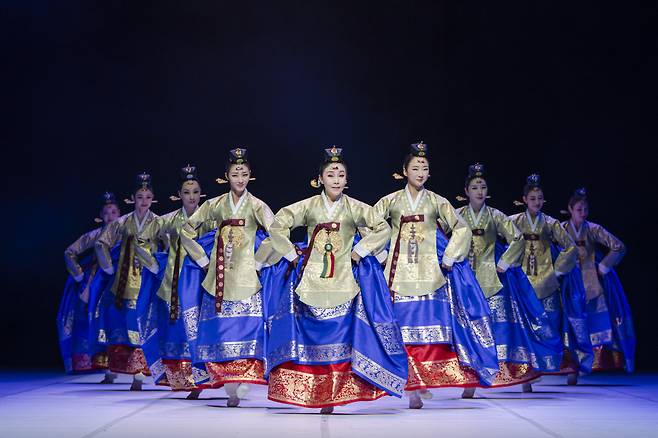 국립무용단 <2026 축제> 공연 모습.  국립극단 제공