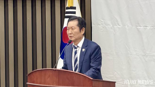 정청래 더불어민주당 대표가 12일 서울 여의도 국회에서 열린 의원총회에서 발언하고 있다. 유병민 기자