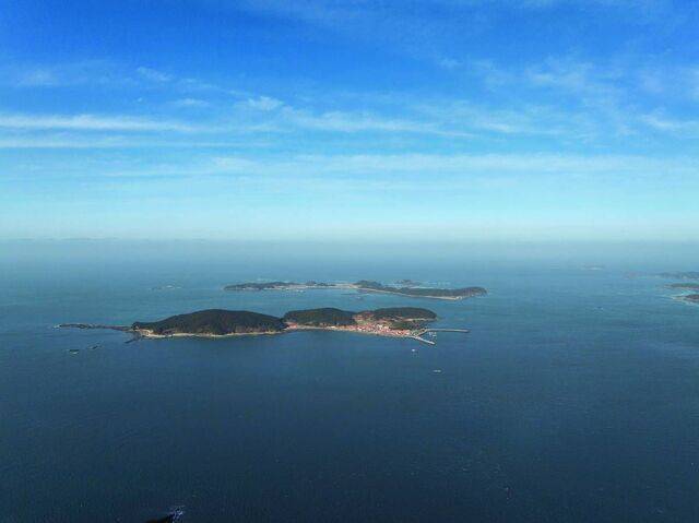 원산도 인근 고대도와 그 뒤 장고도.