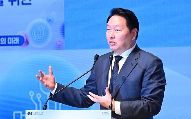 최태원 대한상공회의소 회장이 지난해 7월 8일 서울 중구 대한상의 국제회의장에서 열린 '기업·사회·정부가 함께 만드는 기업가 정신의 미래' 토론회에 참석해 인사말을 하고 있다. 권현구 기자