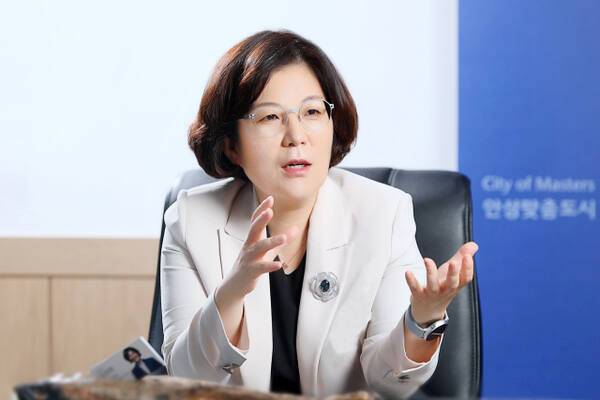 김보라 안성시장이 경기일보와의 인터뷰를 통해 반도체산업, 문화관광, 대중교통 등 시민 행복을 추구한 성과를 설명하고 있다. 안성시 제공