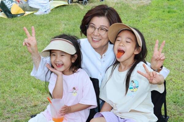 김보라 안성시장이 어린이들과 즐거운 시간을 보내고 있다. 안성시 제공