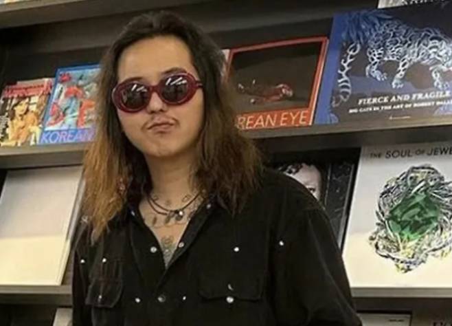 사진은 대체 복무 중 장발로 논란이 된 송민호 사진. /사진=온라인 커뮤니티