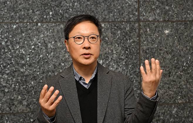 이철희 서울대 교수가 23일 오후 서울 서초구 양재동 한 카페에서 헤럴드경제와 인터뷰를 하고 있다. 이상섭 기자