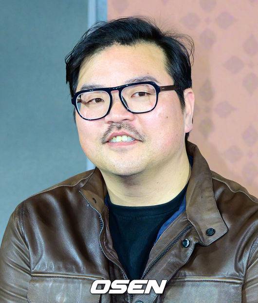 [OSEN=지형준 기자] 12일 오전 서울 강남구 삼성동 메가박스 코엑스에서 넷플릭스 영화 '파반느' 제작보고회가 열렸다.세 청춘의 삶과 사랑을 그린 달콤하고도 씁쓸한 스토리, 고아성, 변요한, 문상민의 매력적인 케미스트리, 이종필 감독만의 독창적이고 섬세한 시선으로 담아낸 청춘 멜로로 모두의 마음을 적실 영화 '파반느'는 20일&nbsp;공개된다.이종필 감독이 간담회를 하고  있다. 2026.02.12 /jpnews@osen.co.kr