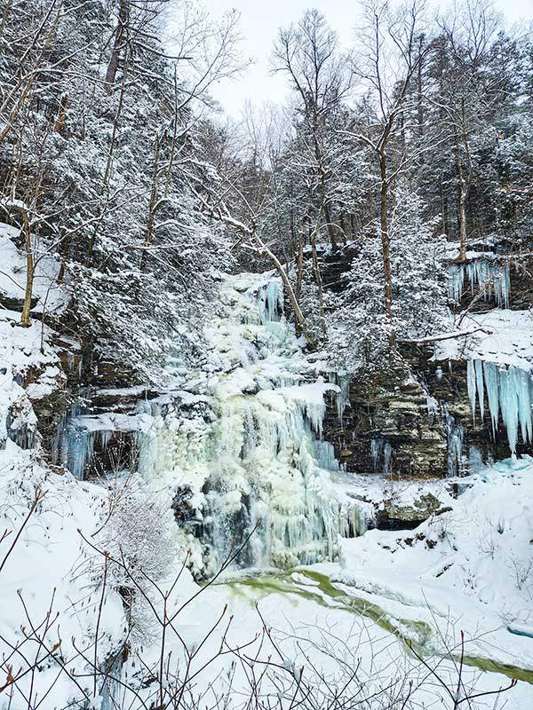 폭포수 트레일에선 단 4마일 동안 20개가 넘는 다양한 형태의 폭포들을 만나볼 수 있다.