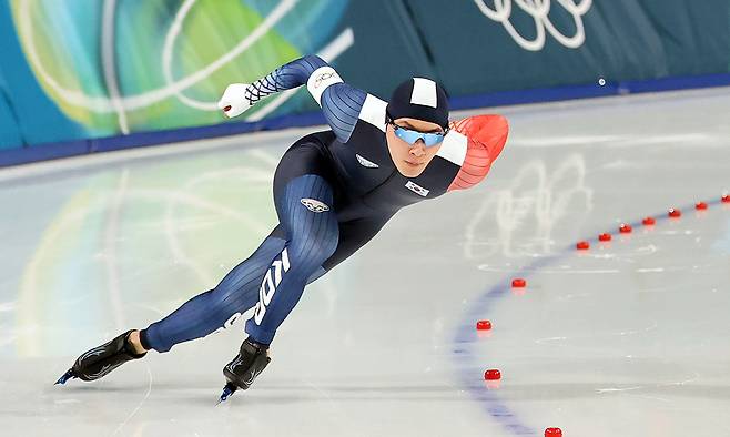 구경민이 12일 이탈리아 밀라노 스피드 스케이팅 스타디움에서 열린 2026 밀라노·코르티나담페초 동계 올림픽 남자 1000m 경기에서 질주하고 있다. 밀라노=뉴스1