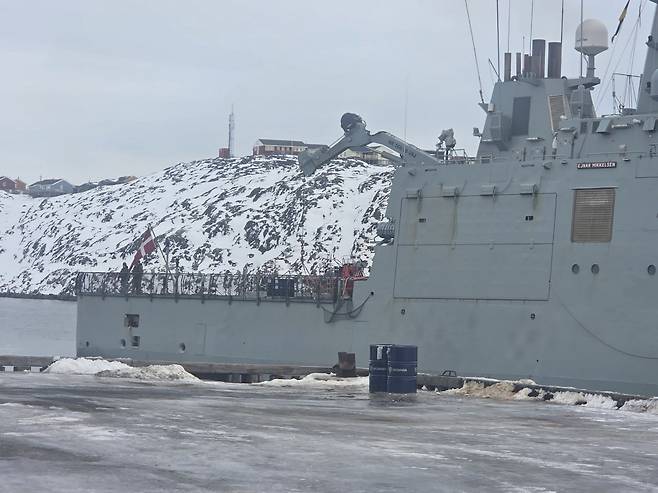 그린란드 누크항에 정박해 있는 덴마크 해군 함정 (누크=연합뉴스) 현윤경 기자 = 지난 1월 그린란드 누크항에 정박해 있는 덴마크 해군 함정. 2025.2.11 ykhyun14@yna.co.kr