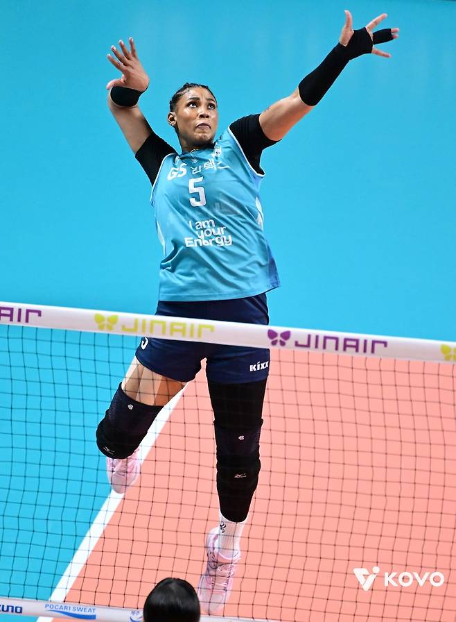 스파이크하는 GS칼텍스의 실바 [한국배구연맹 제공. 재판매 및 DB 금지]