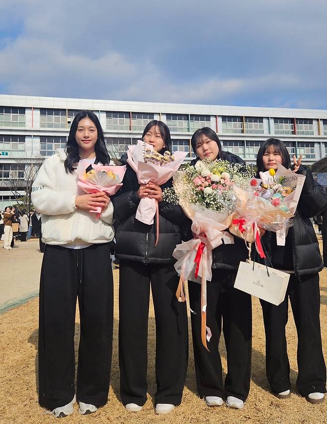 경해여중 졸업한 손서연(맨 왼쪽) [손서연 선수 가족 제공. 재판매 및 DB 금지]