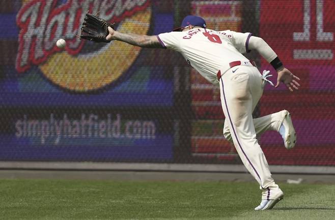 닉 카스테야노스의 외야 수비 실력은 메이저리그 최하위 수준이다. AP연합뉴스