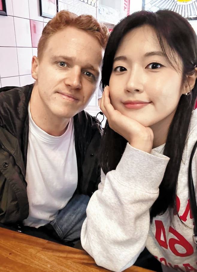 한국 컬링 국가대표 설예은(오른쪽)과 그의 남자 친구인 영국 대표 바비 래미./바비 래미 제공