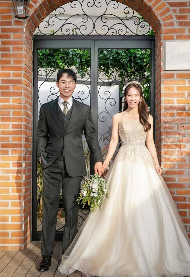 한국 여자 컬링 국가대표 김수지(오른쪽)와 그의 남편 최대성씨/최대성씨 제공