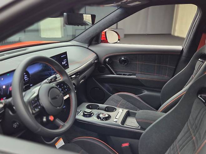 제네시스 'GV60 마그마' 앞좌석. ⓒ데일리안 정진주 기자