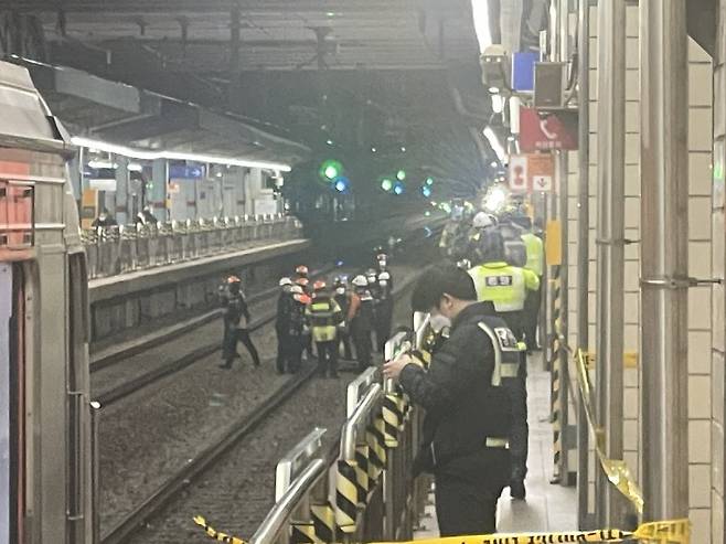 경인국철(서울지하철 1호선) 중동역 선로에서 20대로 추정되는 남성이 전동차에 치여 숨졌다. /사진=연합뉴스
