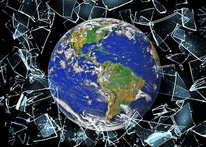 세계경제포럼이 앞으로 5년간 전 세계에 큰 변화를 가져올 수 있는 위험 4가지를 꼽았다. 분석가들은 경제와 기술, 안보 위험이 하나로 얽히는 융복합적 위기가 이미 시작됐다고 진단했다. 픽사베이