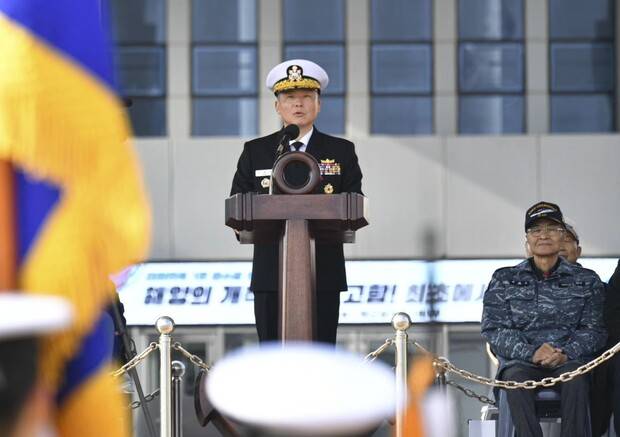 강동길 해군참모총장. 해군 페이스북 갈무리