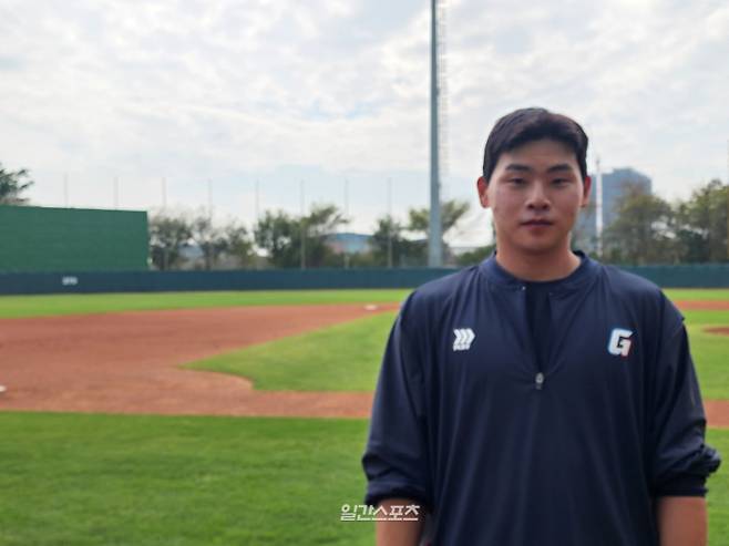 지난 2일 대만 스프링캠프 현장에서 취재진과 인터뷰를 하고 있는 박찬형. IS포토