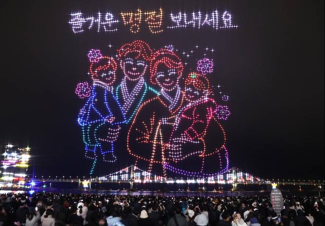 지난 2025년 광안리 M드론라이트쇼 모습. 연합뉴스