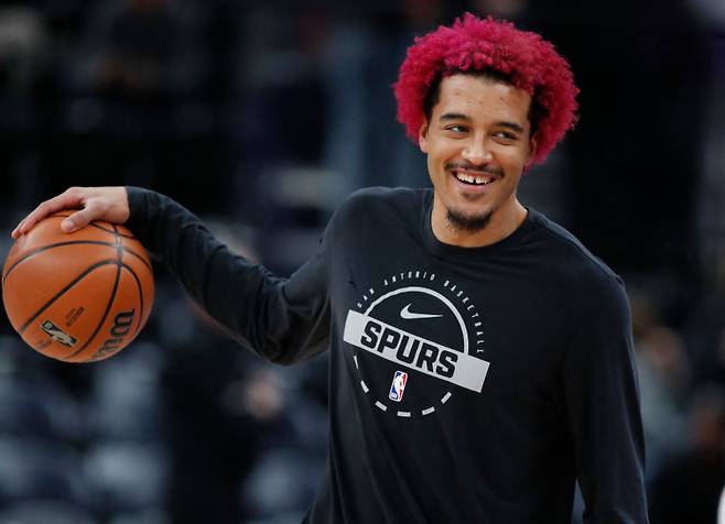 <yonhap photo-3484="">샌안토니오를 떠나 뉴욕으로 향하는 제레미 소핸. [AFP=연합뉴스]</yonhap>