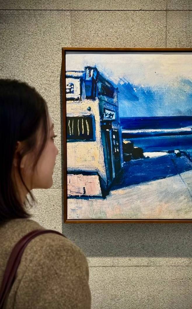 제주신화월드 ‘JSW 컬처 존’에서 진행 중인 김택화 화백 ‘of NOSTALGIA’ 전시 전경. (제주신화월드 SNS)