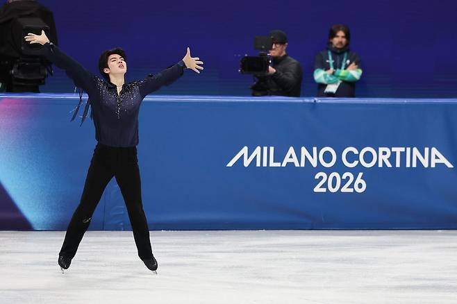 11일 열린 쇼트프로그램에서 연기를 펼치는 차준환. 밀라노=김종호 기자