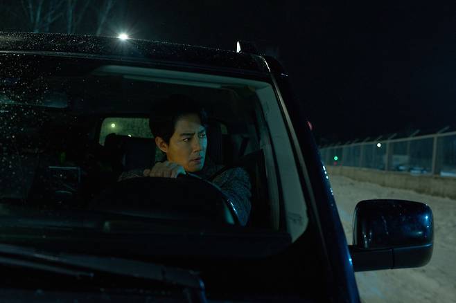 영화 '휴민트'의 한 장면. 사진 외유내강