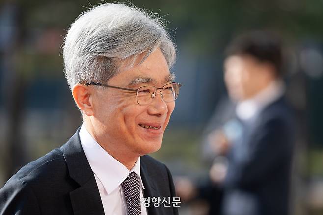 김상환 헌법재판소장이 지난해 11월 서울 여의도 국회에서 2026년도 정부 예산안에 대한 시정연설을 하기 위해 들어서고 있다. 박민규 선임기자