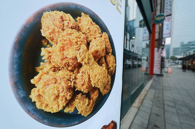 사진은 서울 시내 한 치킨 프랜차이즈 매장. 기사 내용과 직접적 관련 없음. [연합]