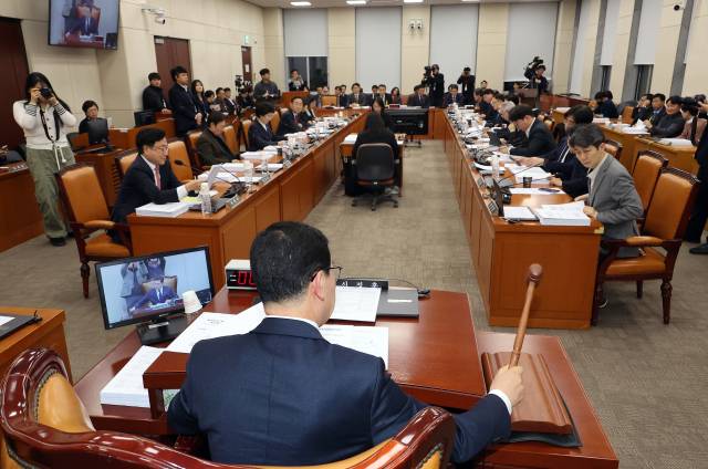 ▲지난 12일 밤 국회에서 열린 행정안전위원회 전체회의에서 충남-대전, 전남-광주, 대구-경북 지역 행정통합을 위한 특별법이 논의되고 있다. ⓒ연합뉴스