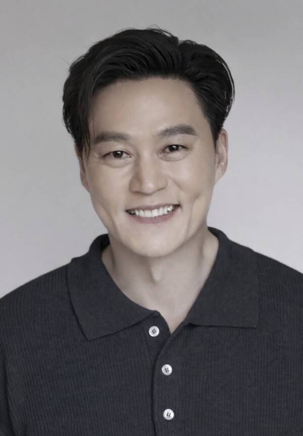 ▲ '바냐 삼촌'으로 데뷔 27년 만에 처음으로 연극 무대에 오르는 이서진. 제공|안테나