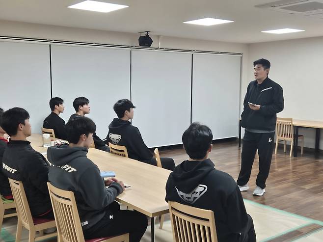 ▲ 노경은 강연 ⓒSSG 랜더스