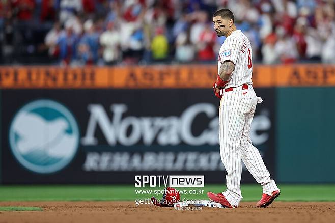 ▲ 카스테야노스는&nbsp;지난해 6월 마이애미 말린스와 경기에서 교체되자 랍 톰슨 필라델피아 감독에 강한 불만을 품다가 큰 화제를 모았다. 이후 코칭스태프를 지속적으로 무시하면서 결국 같이 갈 수 없다는 판단에 이르렀다.