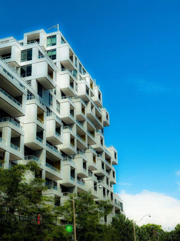 캐나다 대표 주거 형태인 콘도. 헬스장, 라운지 등의 부대시설을 갖춘 아파트라고 생각하면 된다