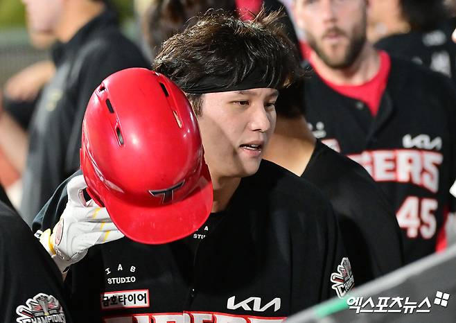 29일 오후 수원KT위즈파크에서 열린 '2025 신한 SOL Bank KBO리그' KIA 타이거즈와 KT 위즈의 경기, 6회초 1사 2,3루 KIA 오선우가 스리런 홈런을 날리고 있다. 엑스포츠뉴스 DB