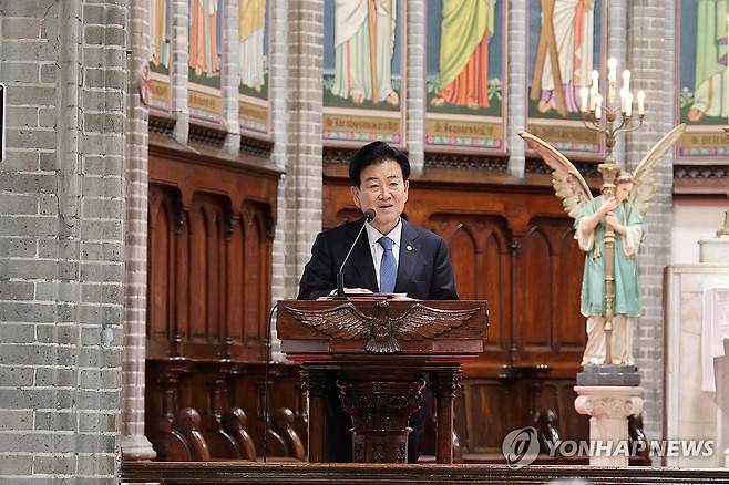축사하는 정동영 장관 (서울=연합뉴스) 정동영 통일부 장관이 10일 서울 명동성당에서 열린 '민족의 화해와 일치를 위한 미사'에서 축사하고 있다. 2026.2.10  [천주교 서울대교구 제공. 재판매 및 DB금지] jjaeck9@yna.co.kr