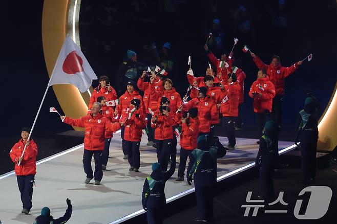 일본 선수단이 6일 오후(현지시간) 이탈리아 밀라노 산시로 올림픽 스타디움에서 열린 2026 밀라노·코르티나담페초 동계올림픽대회 개회식에 입장하고 있다. 2026.2.7 ⓒ 뉴스1 김진환 기자