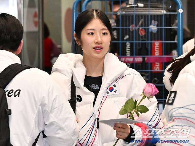 5일 오전 피겨대표팀 선수단이 동계올림픽이 열리는 이탈리아 밀라노 말펜사국제공항에 도착했다. 밀라노 입성한 이해인. 밀라노(이탈리아)=송정헌 기자songs@sportschosun.com/2026.02.05/