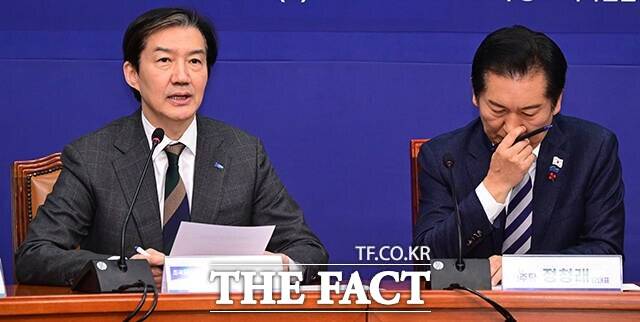 조국 조국혁신당 대표가 2025년 12월 12일 국회에서 열린 '더불어민주당·개혁진보4당 정치개혁 연석회의'에 참석해 발언하고 있다. 오른쪽은 정청래 더불어민주당 대표. /남윤호 기자