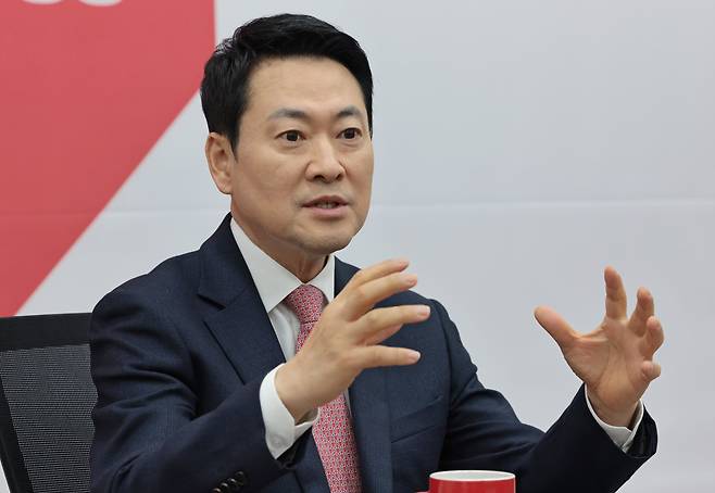 국민의힘 장동혁 대표가 설 연휴를 하루 앞둔 13일 국회에서 본지와 인터뷰를 가졌다. 장 대표는 “6·3 지방선거 승패의 기준은 서울·부산시장 선거”라며 “이번 지선 승패에 저의 정치 생명이 달렸다”고 했다./남강호 기자