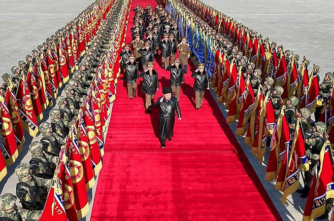 북한 노동당 기관지 노동신문 2026년 2월 9일 “김정은 동지께서 조선인민군창건 78돐(주년)에 즈음하여 2월 8일 조선민주주의인민공화국 국방성을 축하방문하시고 전군의 장병들을 축하격려했다”고 보도했다.  노동신문 뉴스1