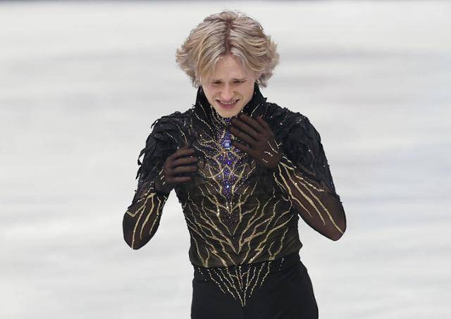 미국 피겨스케이팅 일리아 말리닌이 14일(한국시간) 이탈리아 밀라노 아이스 스케이팅 아레나에서 열린 2026 밀라노·코르티나 담페초 동계올림픽 피겨스케이팅 남자 싱글 프리스케이팅에서 경기를 마친 뒤 울먹이고 있다. 밀라노=연합뉴스