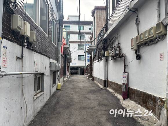2월 10일 강북구 번동 인근 노후 주택 사이 골목. [사진=김민지 기자]