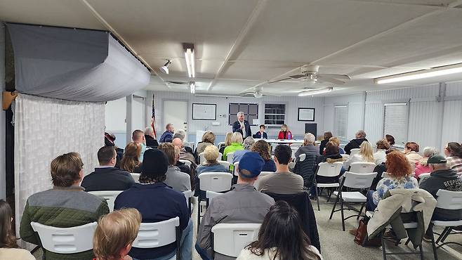 지난달 ㅍ15일(현지시간) 한국계 유진 유(한국명 유진철)가 미국 조지아주 서배나의 연방 하원의원 선거에 나설 공화당 후보 경선을 위한 선거 운동을 진행하고 있다. 유진 유가 출마한 서배나에선 지난해 9월 한국인 근로자를 포함한 400여명이 미 이민당국에 구금되는 사태가 벌어졌다. 서배나=강태화 특파원