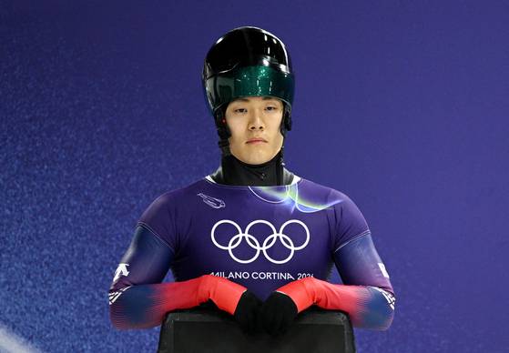 Jung Seung-gi trains at the Cortina Sliding Centre in Cortina d'Ampezzo, Italy, on Feb. 10. [REUTERS/YONHAP]