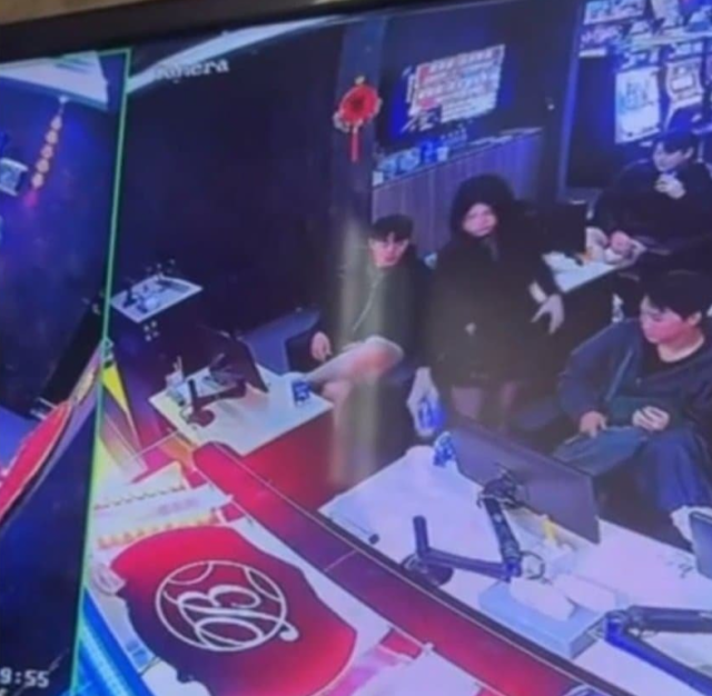 롯데 선수단이 고개를 숙였다./온라인 커뮤니티