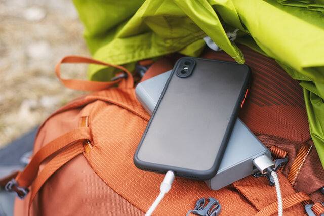 비행기 타기 전 보조배터리 규정을 확인하고 올바른 보관·관리로 안전사고를 예방해야 한다. 게티이미지