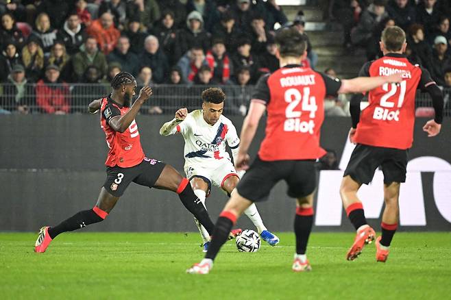 릴리안 브라시에(왼쪽)와 데지레 두에. APF연합뉴스