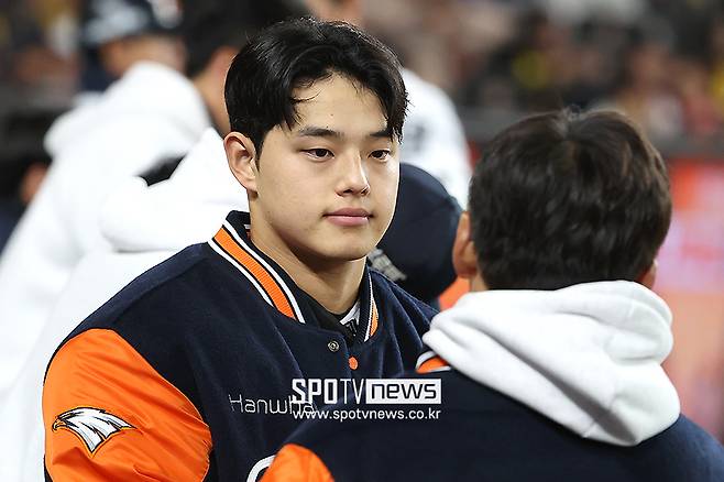 ▲ 2년 연속 캠프에서 어깨 통증으로 투구가 중단된 문동주는 새로운 방법을 찾아보겠다는 고민을 드러냈다 ⓒ곽혜미 기자