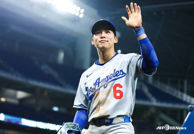 팬들에게 인사하는 김혜성. /AFPBBNews=뉴스1